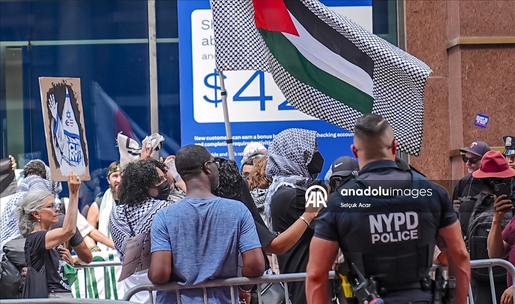 New York Şehir Üniversitesi'ndeki baskılara karşı protesto düzenlendi