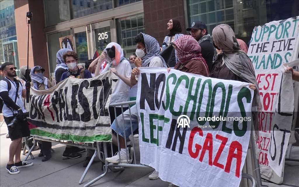 New York Şehir Üniversitesi'ndeki baskılara karşı protesto düzenlendi
