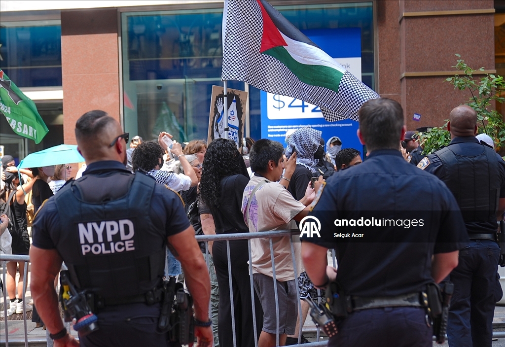 New York Şehir Üniversitesi'ndeki baskılara karşı protesto düzenlendi
