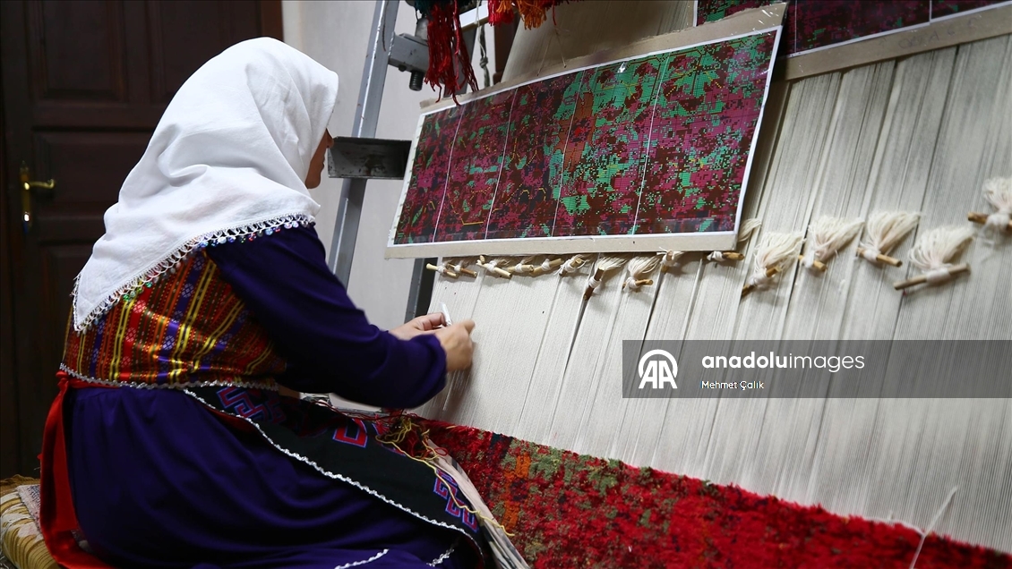 Dünyaca ünlü müzelerde sergilenen Uşak halısının sırrı motifi ve ilmeğinde saklı