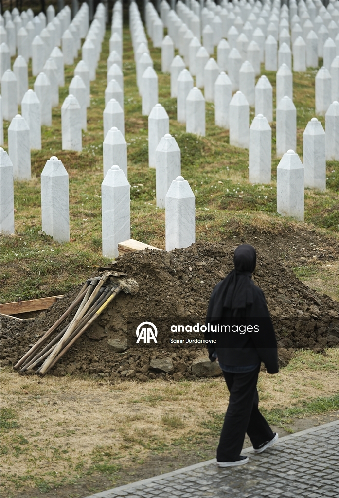 U Potočarima iskopani mezari za sedam žrtava genocida u Srebrenici