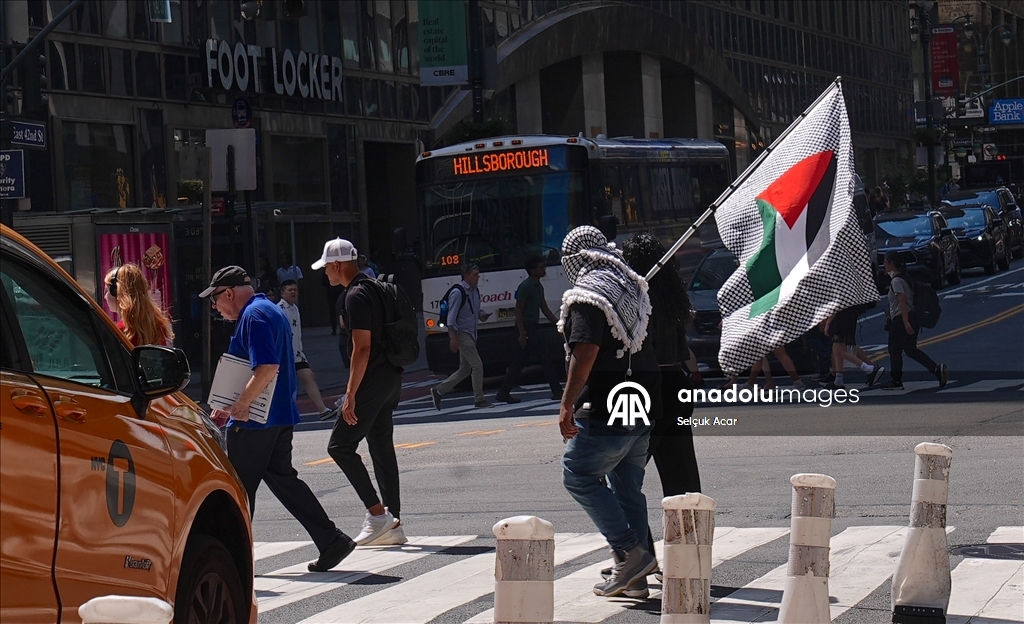 New York Şehir Üniversitesi'ndeki baskılara karşı protesto düzenlendi