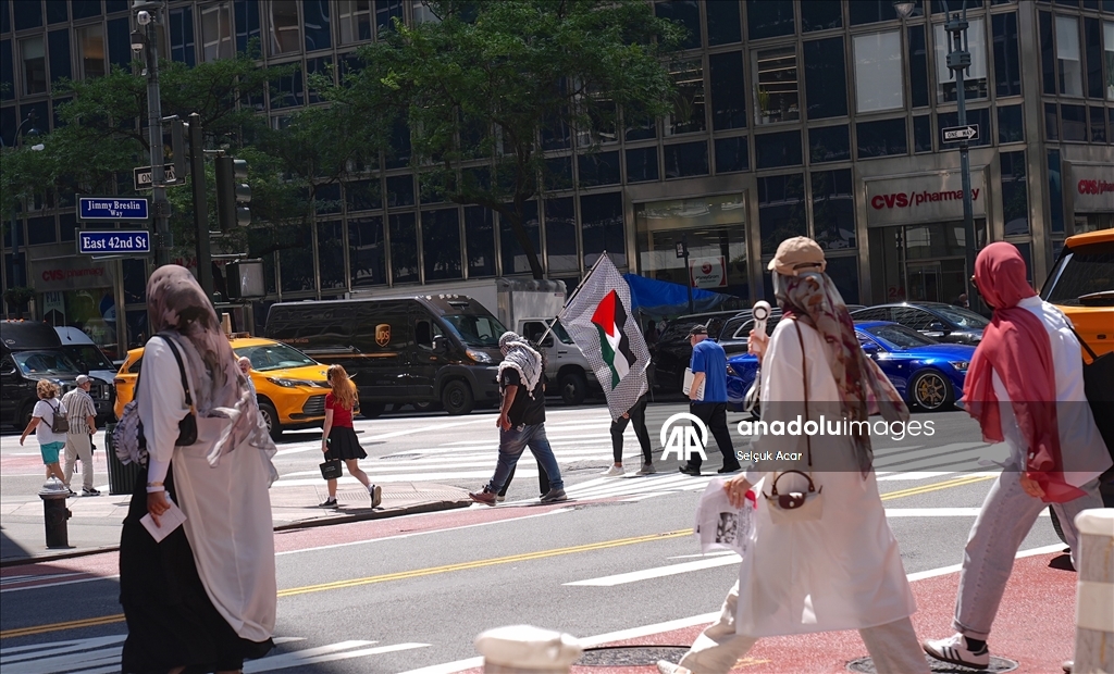 New York Şehir Üniversitesi'ndeki baskılara karşı protesto düzenlendi