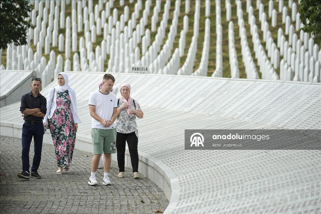 U Potočarima iskopani mezari za sedam žrtava genocida u Srebrenici
