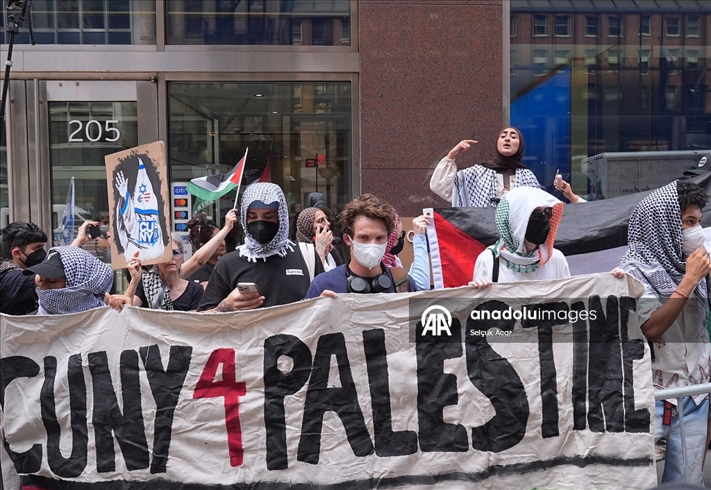 New York Şehir Üniversitesi'ndeki baskılara karşı protesto düzenlendi