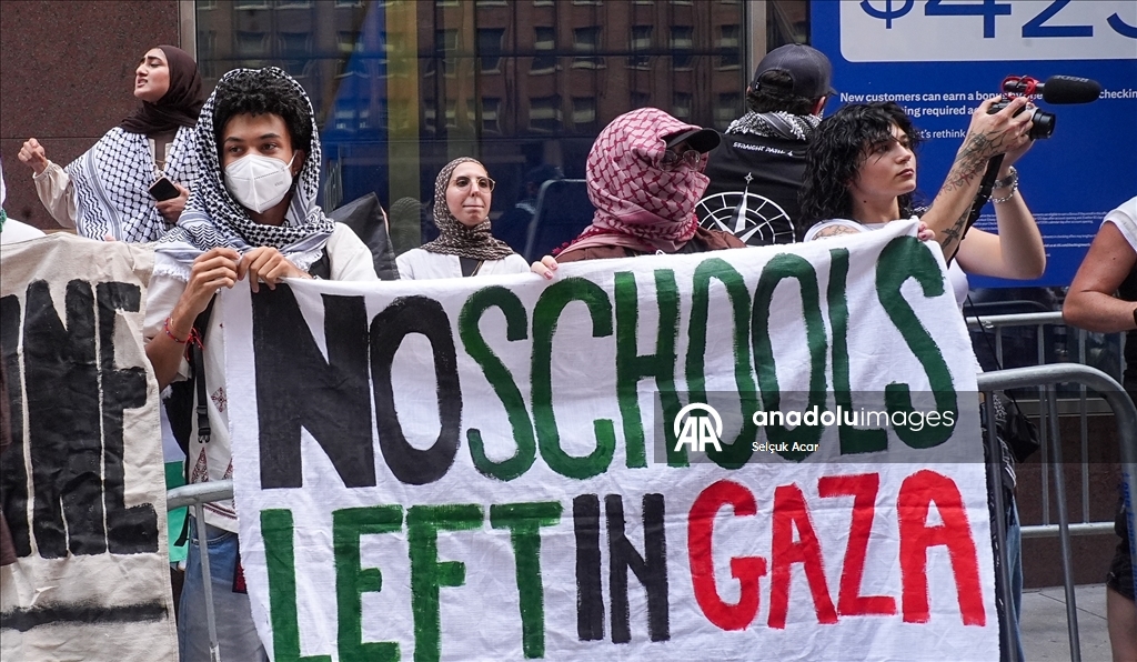 New York Şehir Üniversitesi'ndeki baskılara karşı protesto düzenlendi