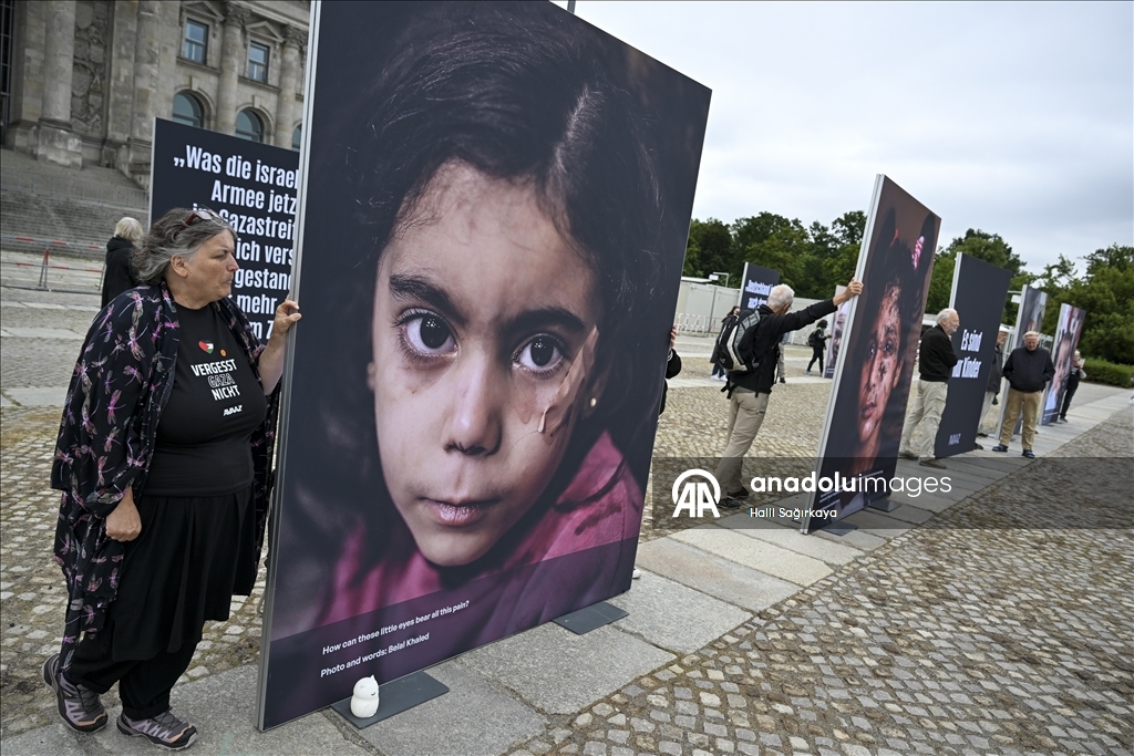 Перед зданием Бундестага в Берлине прошла акция протеста «Взгляни в глаза детям Газы» 