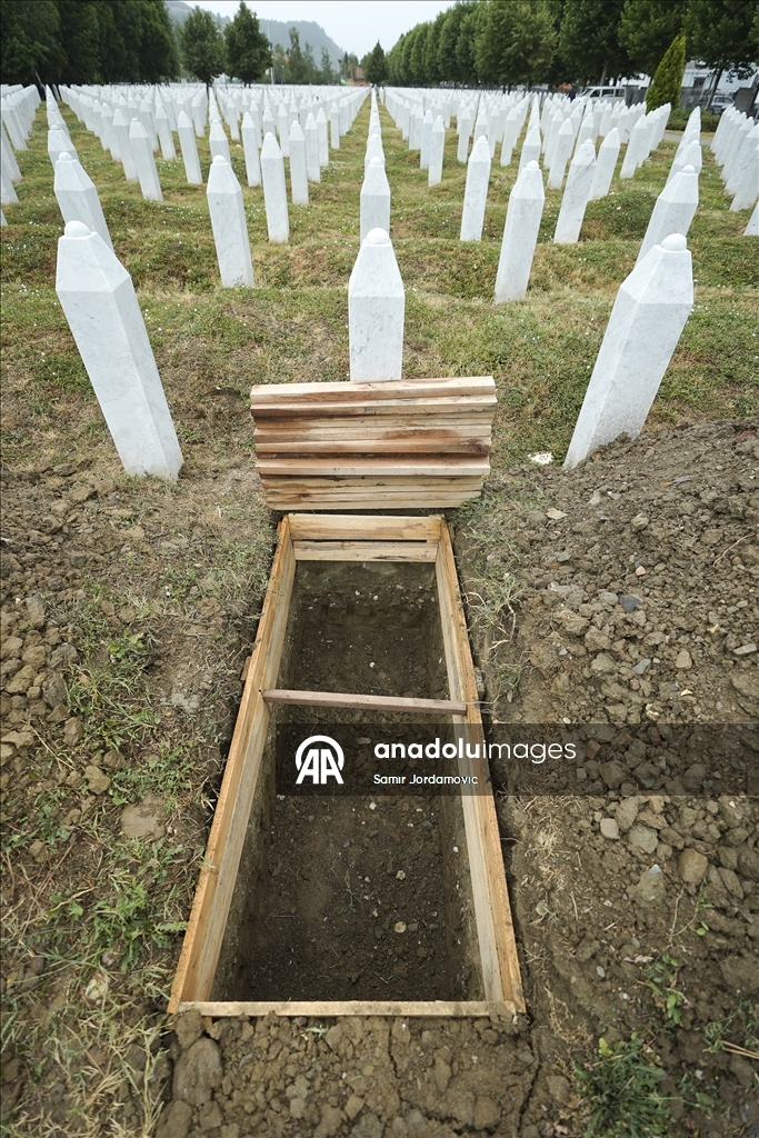 U Potočarima iskopani mezari za sedam žrtava genocida u Srebrenici