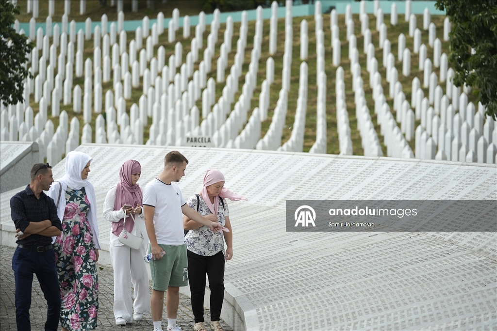 U Potočarima iskopani mezari za sedam žrtava genocida u Srebrenici
