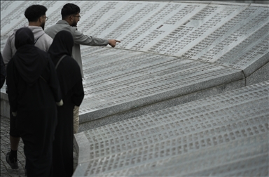 U Potočarima iskopani mezari za sedam žrtava genocida u Srebrenici