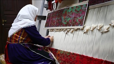 Dünyaca ünlü müzelerde sergilenen Uşak halısının sırrı motifi ve ilmeğinde saklı