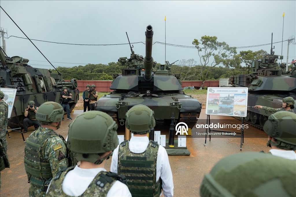 Тайвань провел учения с американскими танками M1A2T