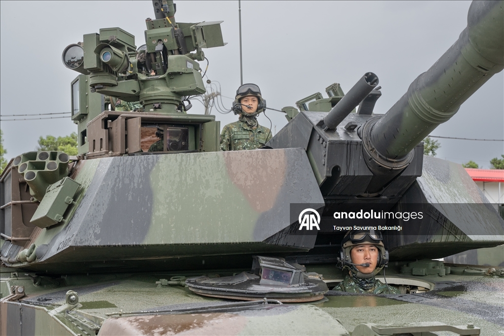 Тайвань провел учения с американскими танками M1A2T