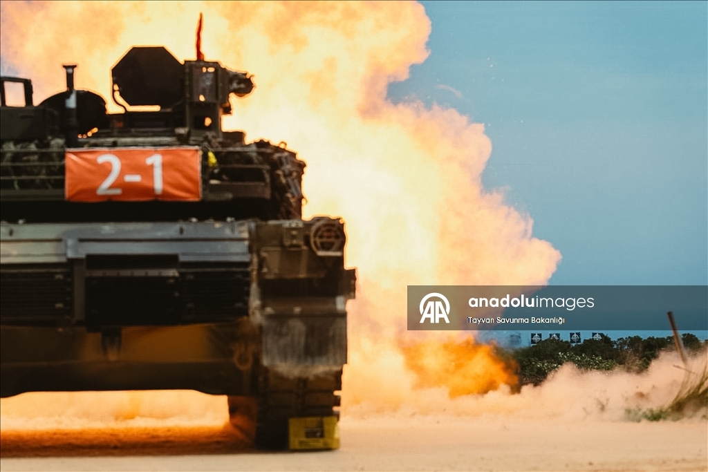 Тайвань провел учения с американскими танками M1A2T
