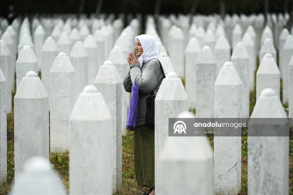 Srebrenitsa'da yarın düzenlenecek anma töreni için hazırlıklar sürüyor