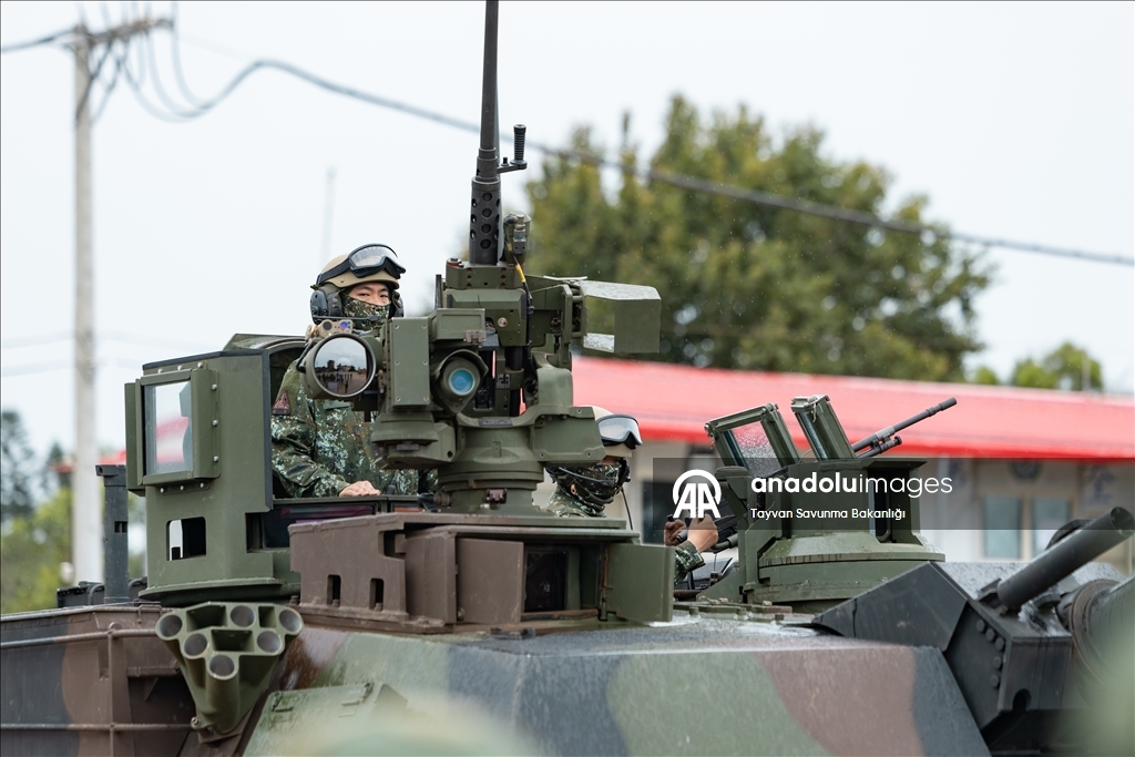 Тайвань провел учения с американскими танками M1A2T