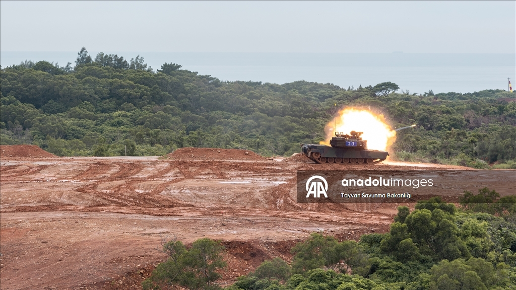 Тайвань провел учения с американскими танками M1A2T