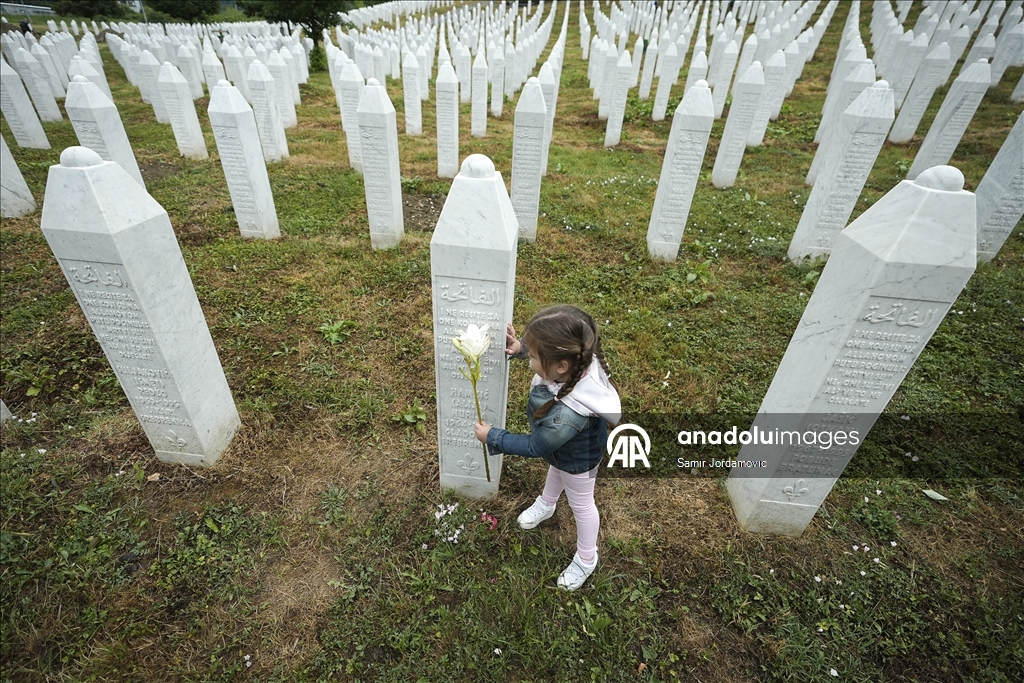 Srebrenitsa'da yarın düzenlenecek anma töreni için hazırlıklar sürüyor
