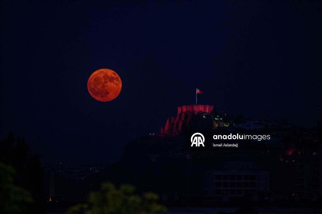 Ankara'da dolunay