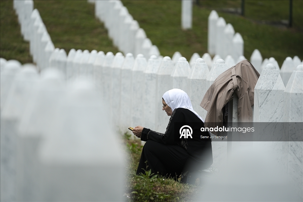 Srebrenitsa'da yarın düzenlenecek anma töreni için hazırlıklar sürüyor
