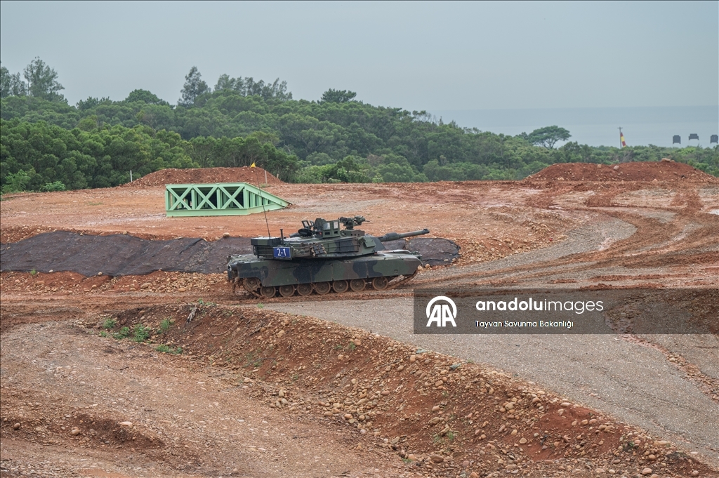 Тайвань провел учения с американскими танками M1A2T