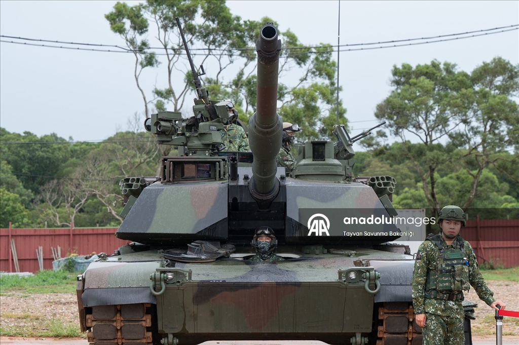Тайвань провел учения с американскими танками M1A2T