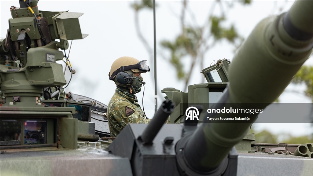 Тайвань провел учения с американскими танками M1A2T
