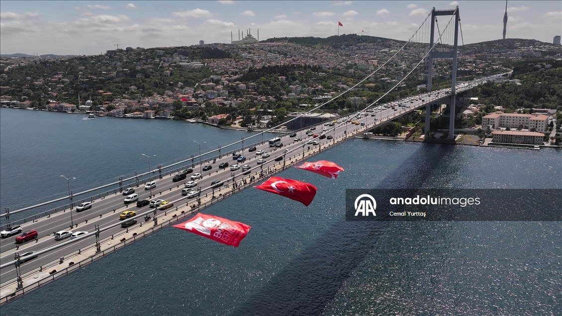 15 Temmuz Şehitler Köprüsü'ne Türk bayrağı asıldı