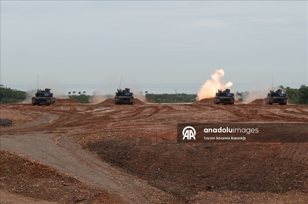 Тайвань провел учения с американскими танками M1A2T