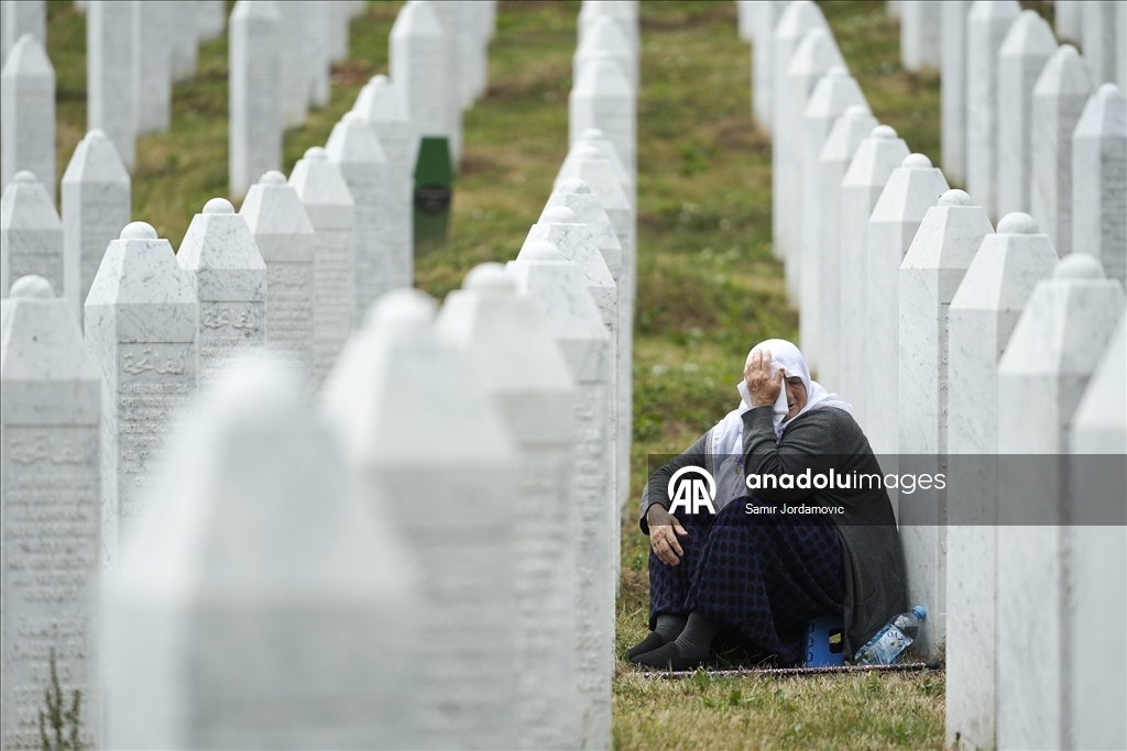 Srebrenitsa'da yarın düzenlenecek anma töreni için hazırlıklar sürüyor