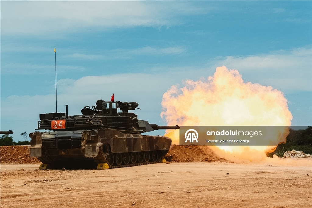 Тайвань провел учения с американскими танками M1A2T