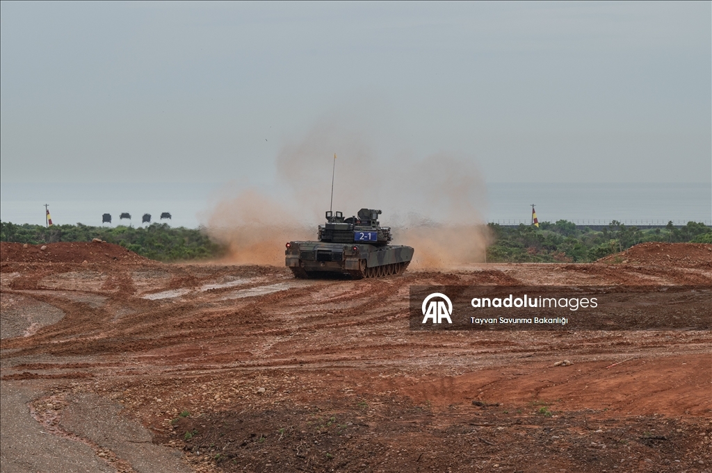 Тайвань провел учения с американскими танками M1A2T