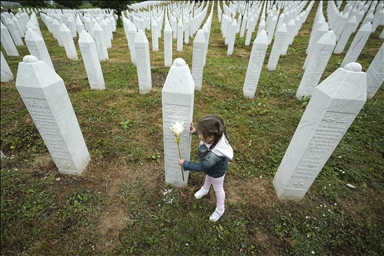 Srebrenitsa'da yarın düzenlenecek anma töreni için hazırlıklar sürüyor