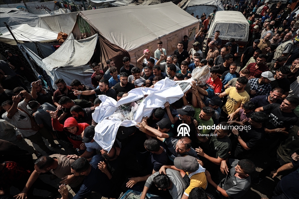 İsrail, Gazze'nin Cibalya Kampı'ndaki bir okula saldırı düzenledi