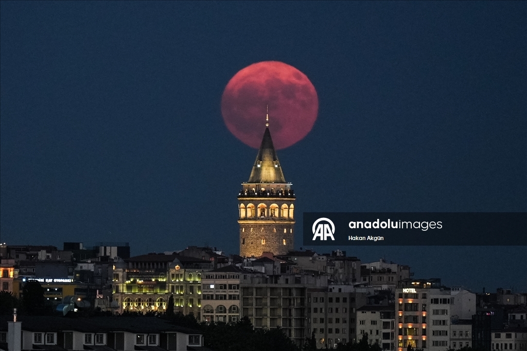 Лунный пейзаж над Стамбулом и другими регионами страны 12