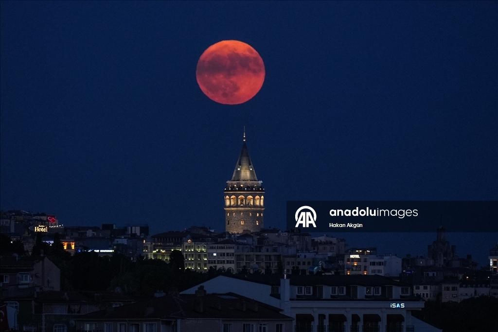 Лунный пейзаж над Стамбулом и другими регионами страны 9