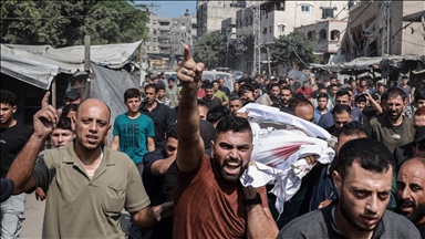 İsrail, Gazze'nin Cibalya Kampı'ndaki bir okula saldırı düzenledi