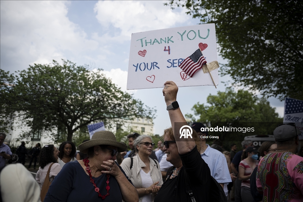 Сотрудники Госдепартамента США протестуют против массовых увольнений в Вашингтоне