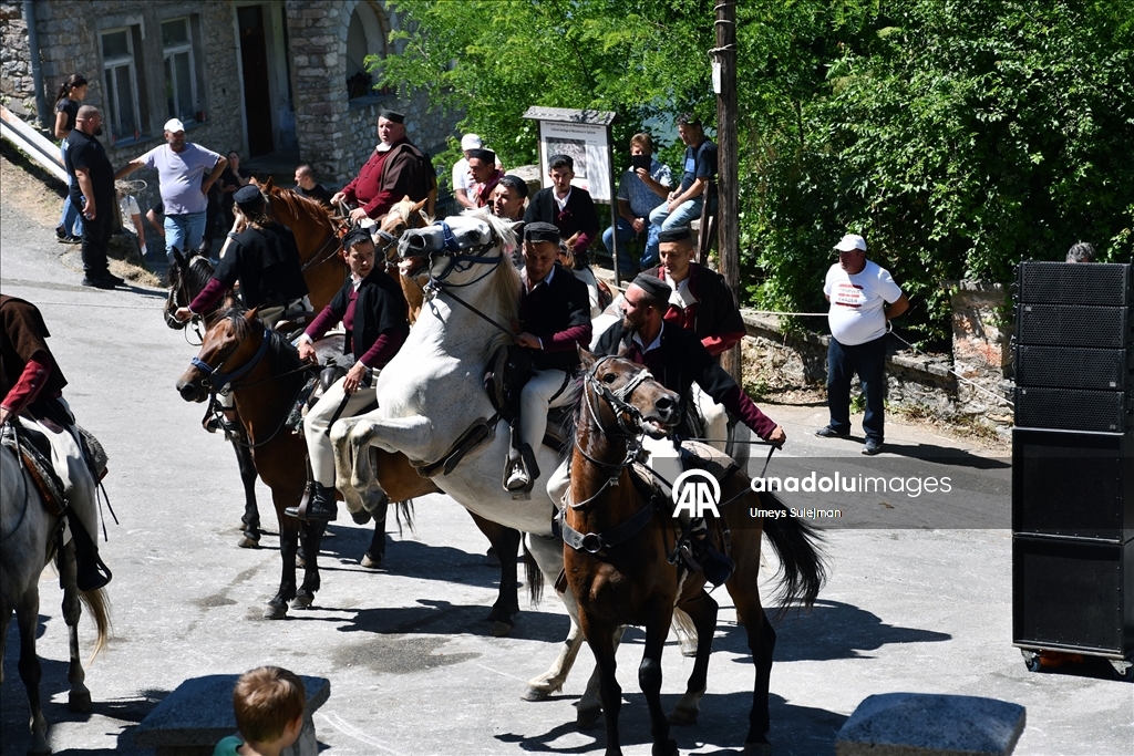 Kuzey Makedonya'nın Galiçnik köyünde asırlık düğün geleneği yaşatılıyor