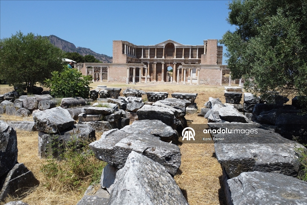 Manisa'da, Sardes Antik Kenti ve Lidya Tümülüsleri'nin UNESCO'ya alınması sevinci