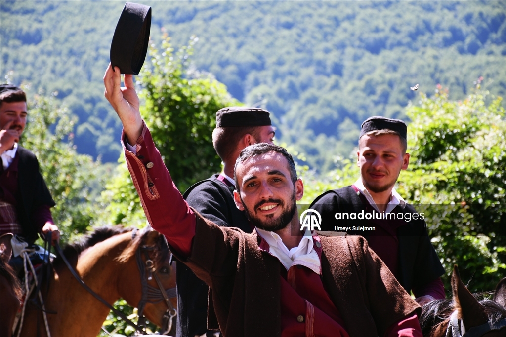 Kuzey Makedonya'nın Galiçnik köyünde asırlık düğün geleneği yaşatılıyor