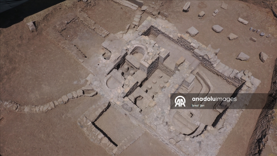 Elazığ'da bir tarlada yaklaşık 1700 yıllık Roma hamamı gün yüzüne çıkarıldı