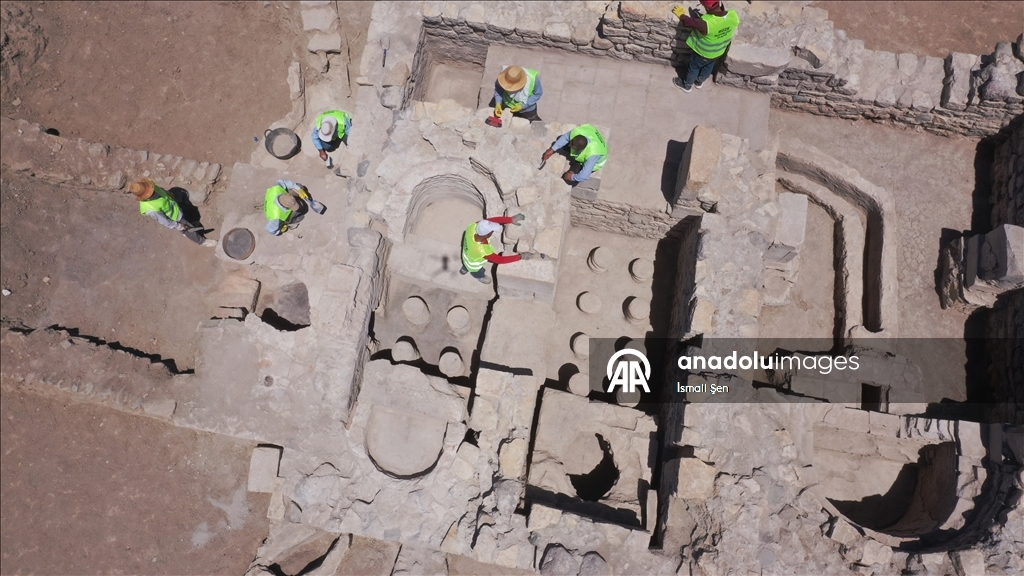 Elazığ'da bir tarlada yaklaşık 1700 yıllık Roma hamamı gün yüzüne çıkarıldı