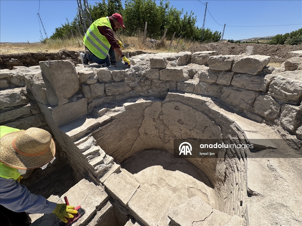 Elazığ'da bir tarlada yaklaşık 1700 yıllık Roma hamamı gün yüzüne çıkarıldı