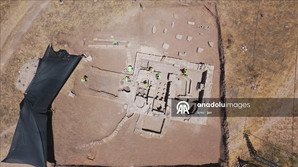 Elazığ'da bir tarlada yaklaşık 1700 yıllık Roma hamamı gün yüzüne çıkarıldı