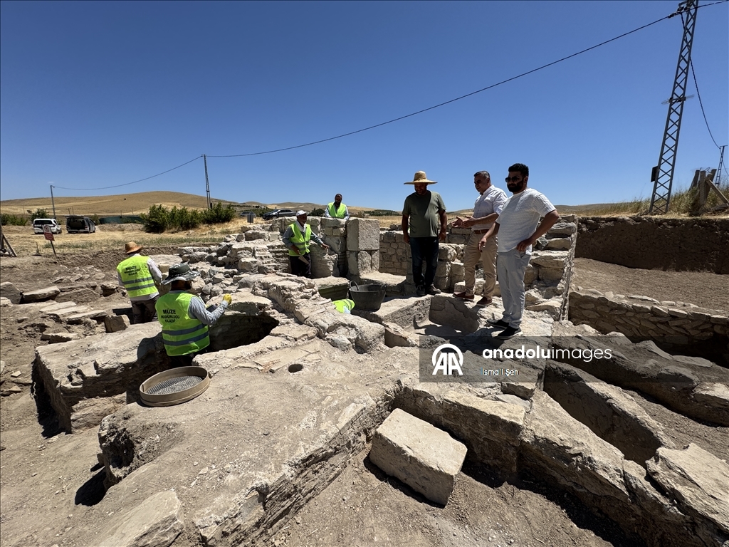 Elazığ'da bir tarlada yaklaşık 1700 yıllık Roma hamamı gün yüzüne çıkarıldı