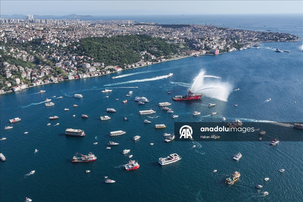 15 Temmuz Demokrasi ve Milli Birlik Günü dolayısıyla İstanbul Boğazı'nda kortej geçişi yapıldı