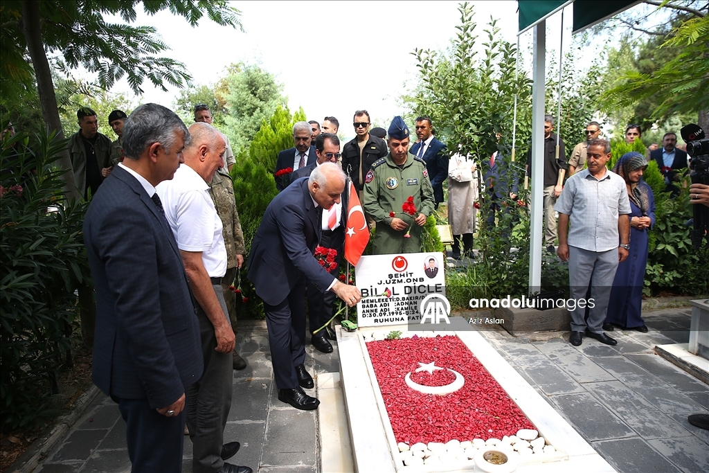Yurt genelinde 15 Temmuz şehitleri anılıyor