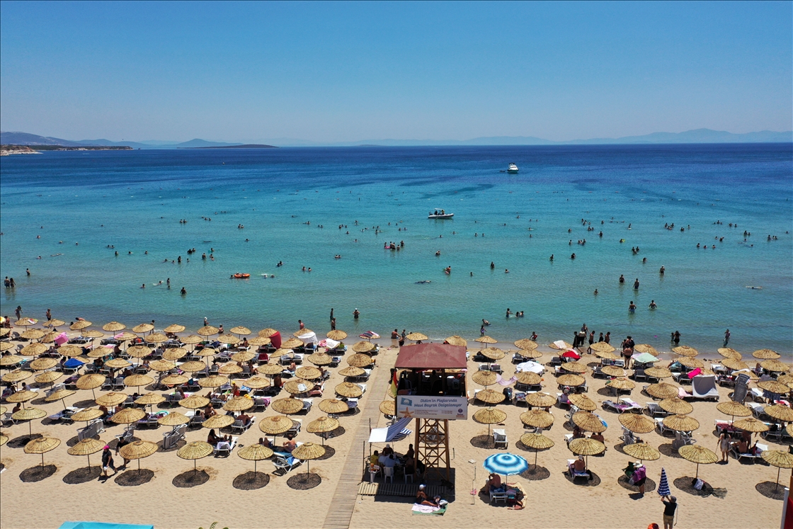 Tirkizno more privlači turiste: 39 plavih zastava vijori se na plažama Kušadasija i Didima u Turskoj