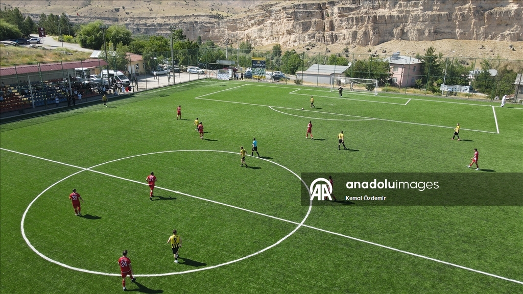 Gurbetten memlekete uzanan "köyler arası futbol turnuvası" kuşakları buluşturuyor
